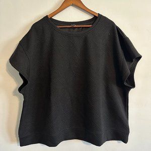 See N Be Seen Black Geometric Top
